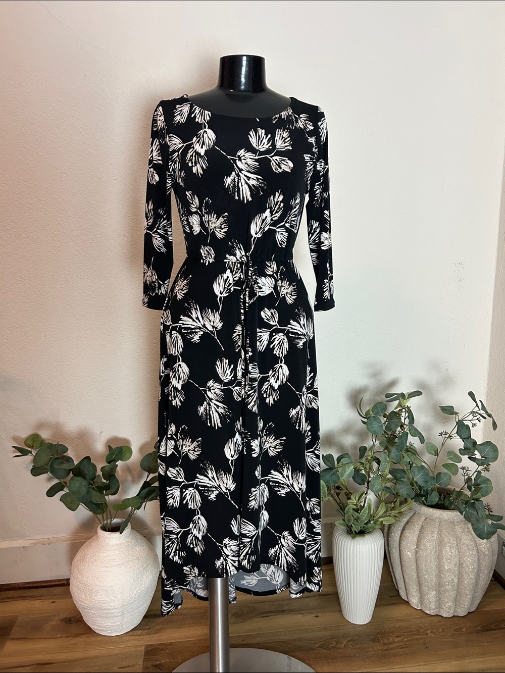 West Kei, sz S, Black, 3/4 sleeve print stretch, hi lo w/waist tie. GUC